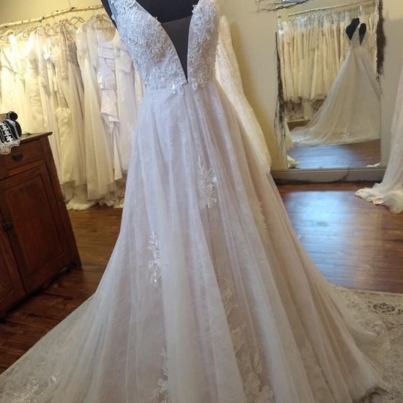 Plus Size Laced Embellished Vintage Layered Wedding Dress 16 - Picture 4 of 4